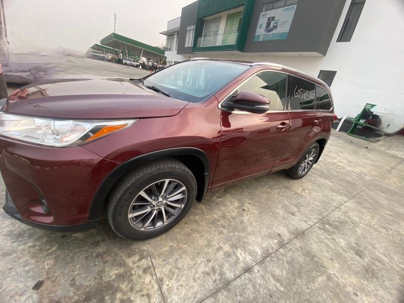Main image of 2018 Toyota Highlander XLE